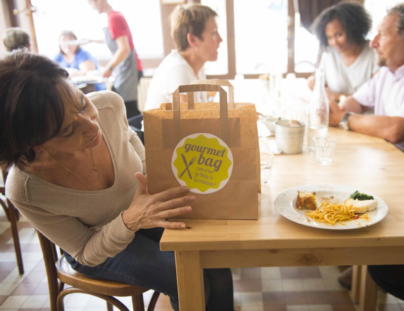 Le doggy bag ou gourmet bag, une solution au gaspillage au restaurant