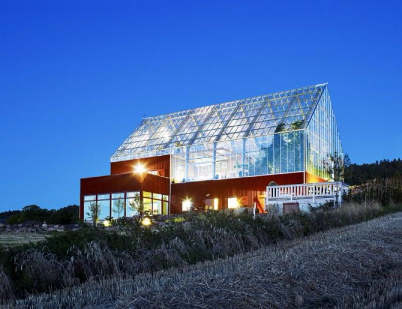 Il A Construit Un Earthship Une Maison Autonome En Eau Et En Electricite