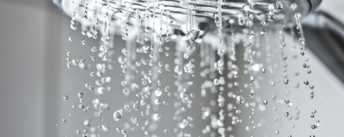 Nieuwsgierigheid vloeistof elektrode Suède : un ingénieur conçoit une douche à "circuit fermé" qui recycle l'eau Nieuwsgierigheid vloeistof elektrode Suède : un ingénieur conçoit une douche à "circuit fermé" qui recycle l'eau