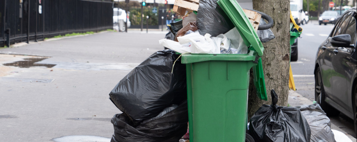 Cette poubelle écrase les déchets pour réduire leur volume