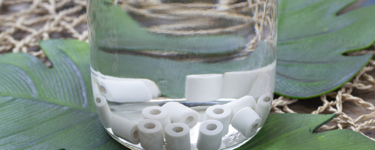 Utilisation des perles de céramique pour purifier l'eau