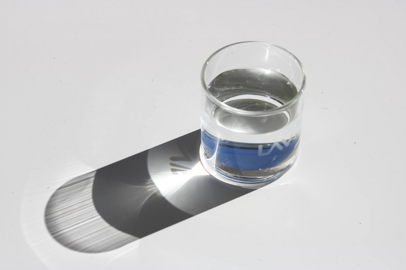 LaVie : l'invention d'une bouteille en verre innovante qui purifie